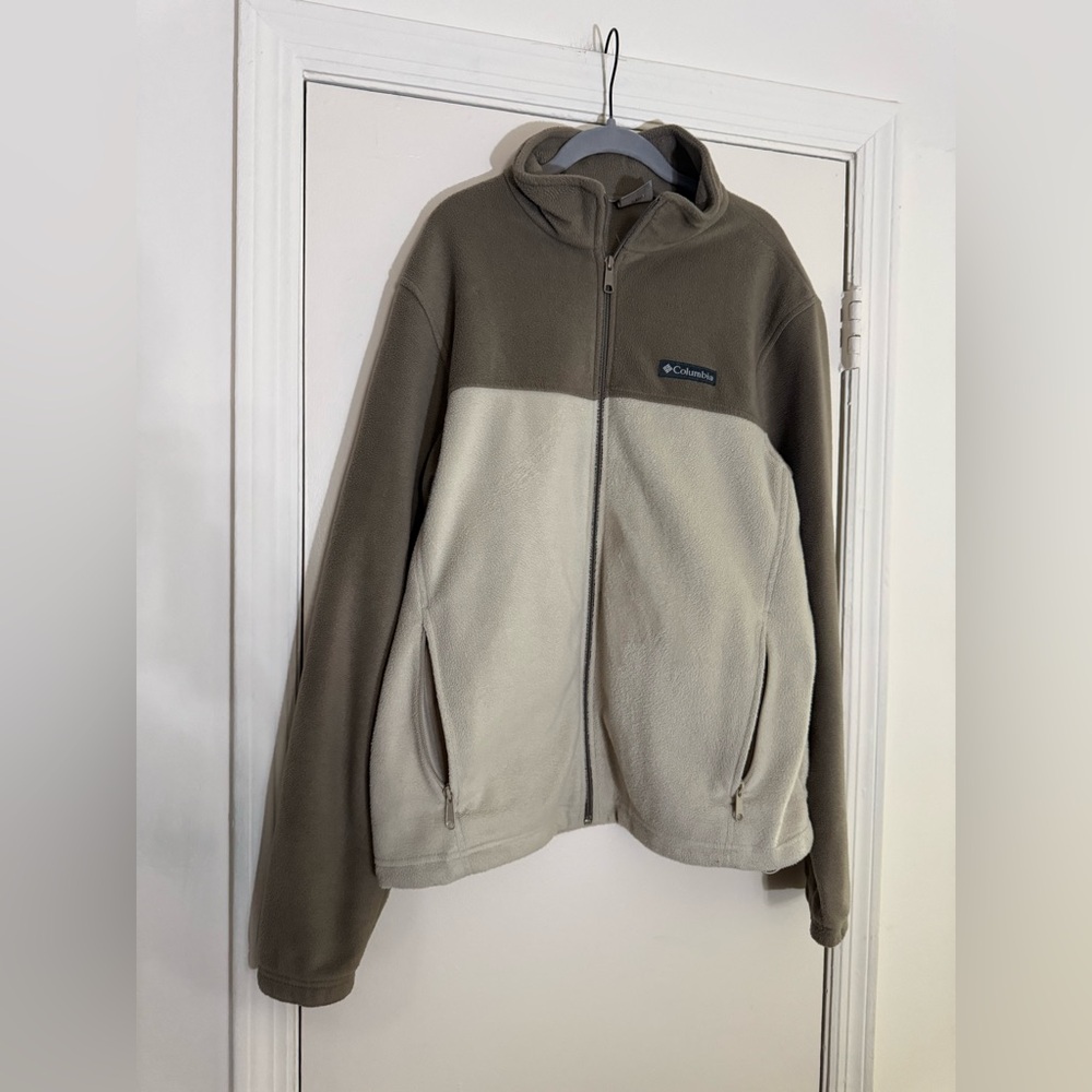 Columbia Men's Two-Tone Fleece Jacket - Tan and Cream
Size Large